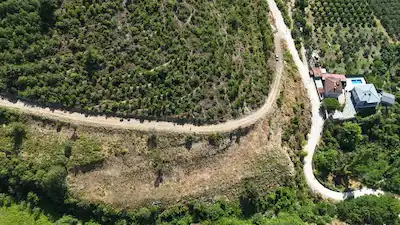 REMAX DESİGN GEYVE BURHANİYEDE 2573 M2 İMARLI ARSA