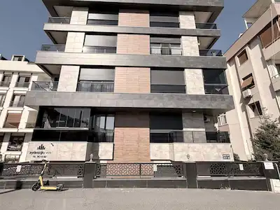 İDEALTEPE SAHİLDE, TAM MARMARAY DURAĞINDA 3+1 BÜYÜK VE BALKONLU
