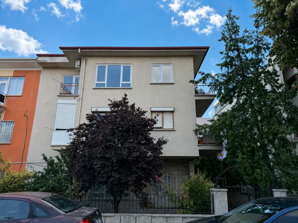 EMEK METROYA YÜRÜME MESAFESİNDE SATILIK 2+1 DAİRE