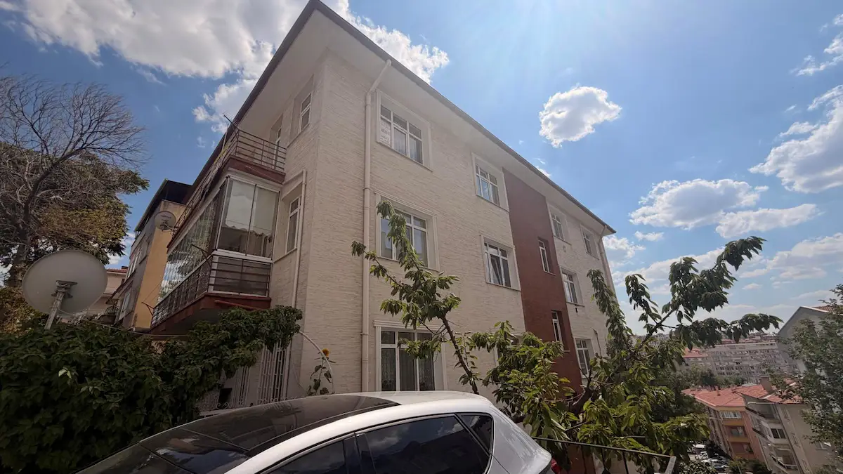 METROYA YÜRÜME MESAFESİNDE 3.KATTA YATIRIMLIK 3+1 SATILIK DAİRE