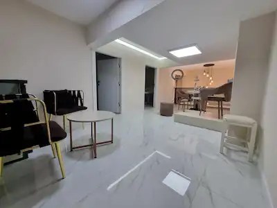 KARŞIYAKA NERGIZ MERKEZI KONUMDA ÜST KATI EŞYALI KİRALIK DÜKKAN