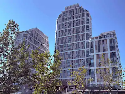 NEWİSTA RESIDENCE'DA AZ KATLI BLOKTA FERAH 2+1 DAİRE-REMAX KAYA
