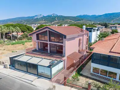 GÜZELBAHÇE MALTEPE’DE DENİZE SIFIR | 4+2 | 343 M² NET | ÖZEL TASARIM LOFT