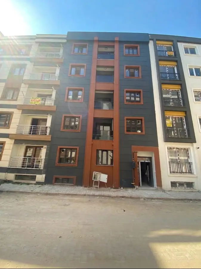 MURADİYE 23 NİSAN PARKI YANINDA / SIFIR LUX 2+1 ARA KAT / YERDEN ISITMALI