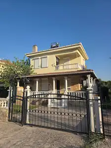 BİLLURKENT SİTESİNDE DENİZE 600 METRE 3+1 TAM MÜSTAKİL GENİŞ BAHÇELİ SÜREKLİ KİRALIK VİLLA 