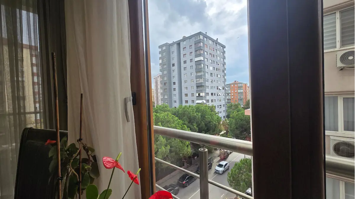 KOZYATAĞI SARIKANARYA SOKAK METROYA YAKIN 3+1 BALKONLU SATILIK 3