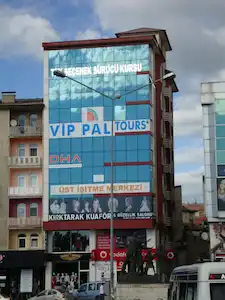 REMAX İLKE'DEN ÇAYKARA CADDESİ'NDE 2+1 SATILIK OFİS