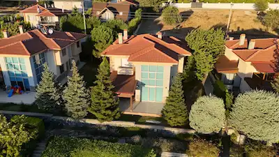 REMAX MODEL DEN CANKURTARAN CAN SİTESİNDE 653M² ARSA PAYLI SATILIK 5+1 VİLLA