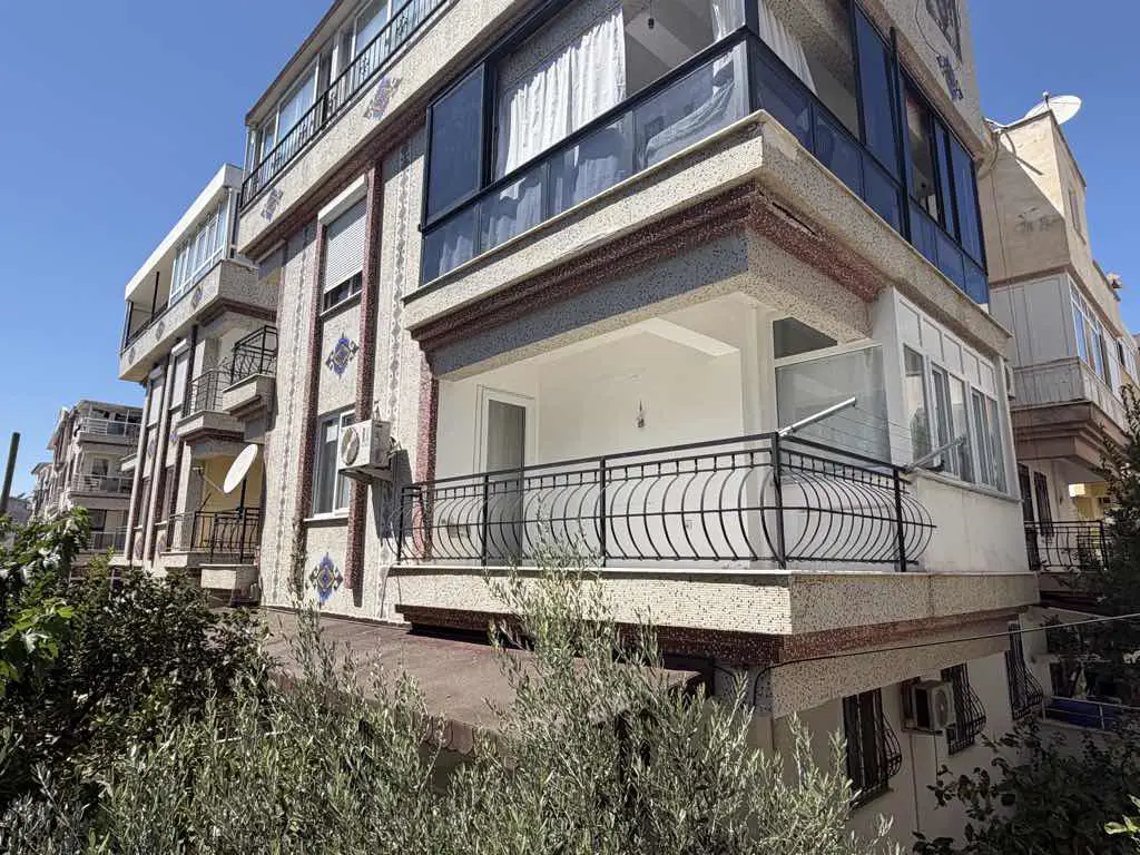 DENİZE VE MERKEZE YÜRÜME MESAFESİNDE EŞYALI 2+1 KİRALIK DAİRE