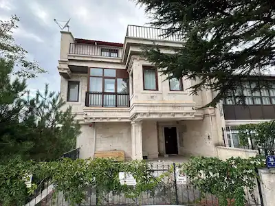 ÇAYYOLU KONUTKENTTE SATILIK 2+1 BAKIMLI BAHÇE KULLANIMLI DAİRE