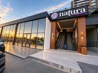 NATURA OVACIKTA KIRALIK PRESTIJLI KÖŞE DÜKKAN FORUM AVM CEPHESI