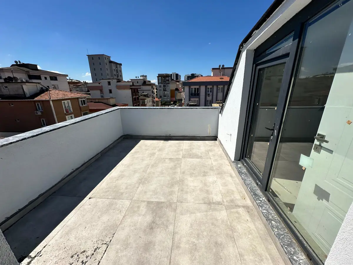KARTAL ESENTEPE'DE SIFIR BİNADA TERASLI SATILIK 5+2 DUBLEKS