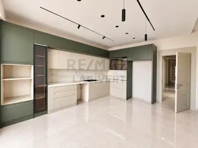 RE/MAX LACİVERT'TEN KOMBİNA PANORAMA GARDEN 'DA 4+1 TERASLI SATILIK DAIRE