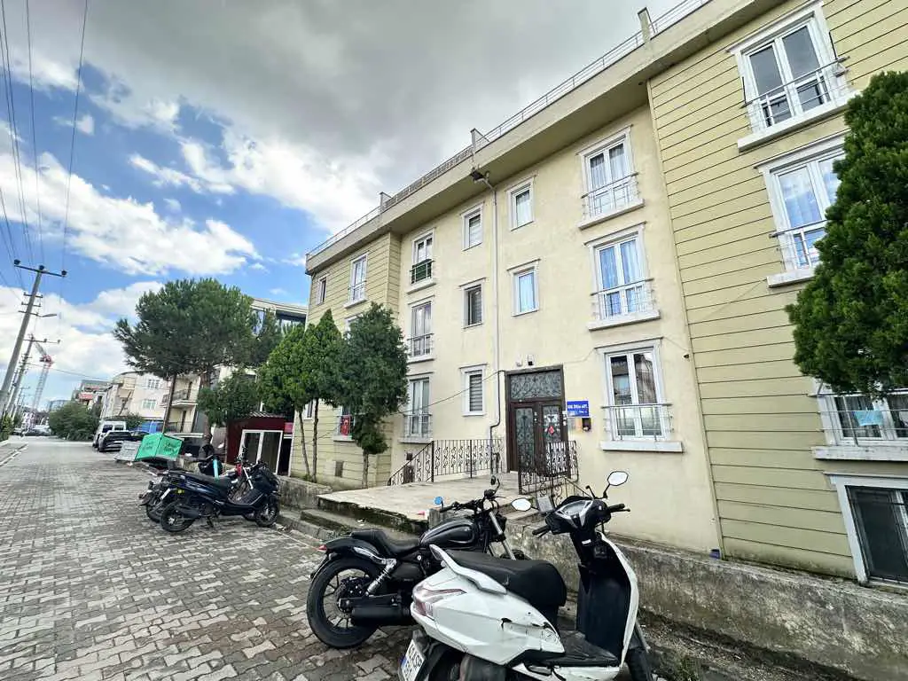 İZMİT YENİŞEHİR MAH. TRAMVAY YAKINI 1+1 EŞYALI DAİRE