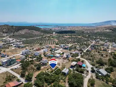 ÇANDARLI MAVİKENTTE SATILIK VİLLA İMARLI ARSA