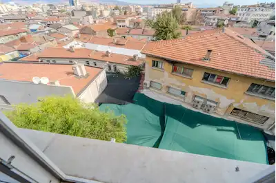 KEMERALTI BAŞDURAK İŞ MERKEZİNDE HAZIR KİRACILI SATILIK OFİS