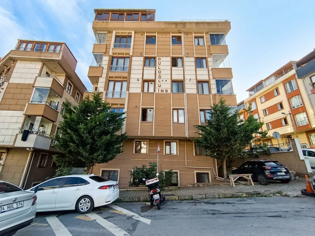 ÇEKMEKÖY MİMAR SİNAN MAHALLESİ'NDE MERKEZ LOKASYONUNDA 1 KAT 2 ARTI 1 SATILIK DAİRE