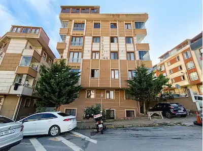 ÇEKMEKÖY MİMAR SİNAN MAHALLESİ'NDE MERKEZ LOKASYONUNDA 1 KAT 2 ARTI 1 SATILIK DAİRE