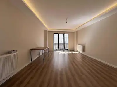 ÜSKÜDAR MERKEZ’DE 2+1 ARAKAT KİRALIK DAİRE