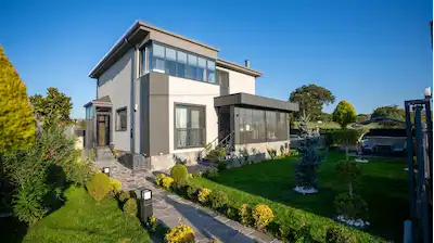 BİGA KALAFAT’TA 400 M² ARSA ÜZERİNDE GERÇEK MÜSTAKİL 4+1 VİLLA