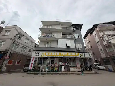 BORNOVA ÇAMDIBI BURAK REIS CADDESI ÜZERINDE TERASLI 2+1 EŞYALI DAIRE