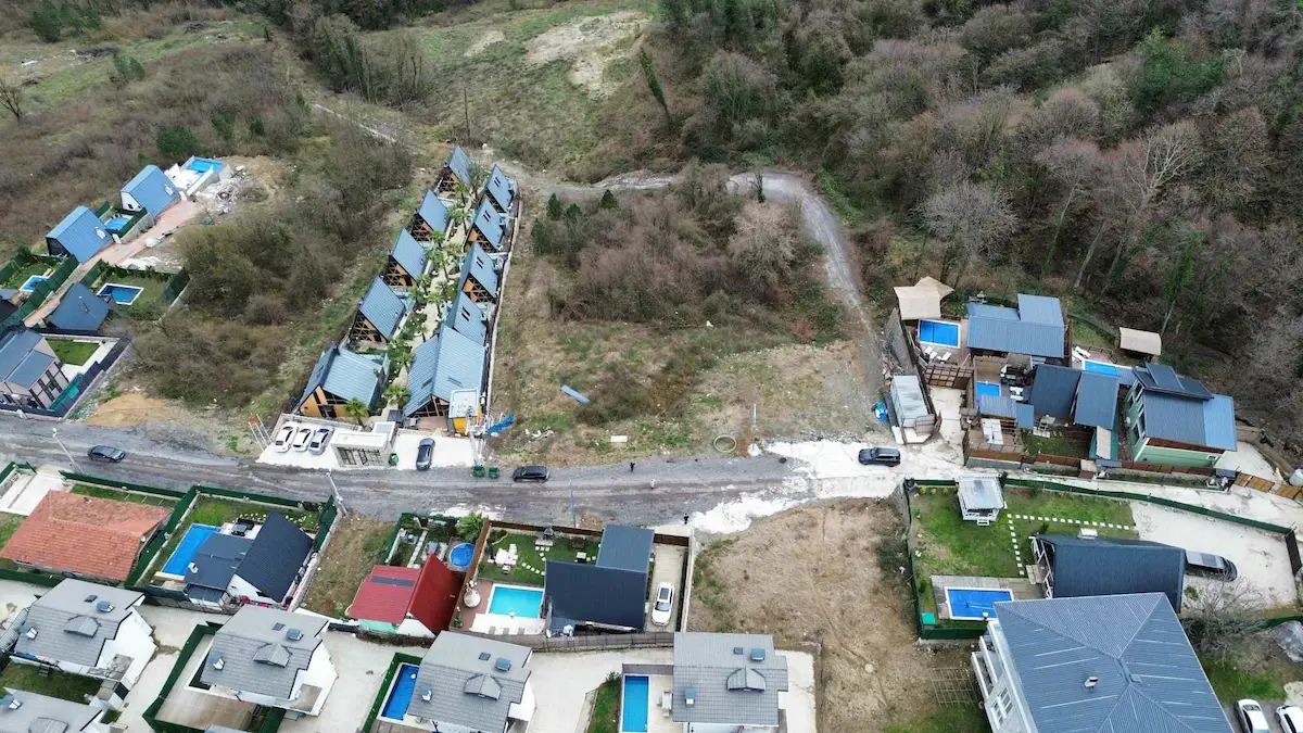 SAKARYA SAPANCA ÜNLÜCE'DE DOĞANIN İÇİNDE 3.373M2 SATILIK ARAZİ
