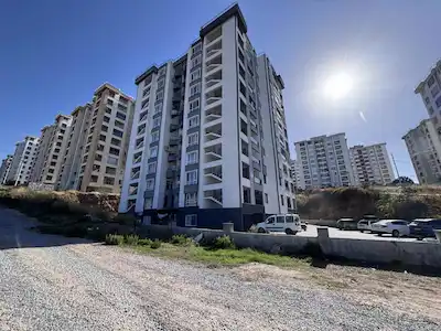 KUŞADASI UYDUKENT’TE DENİZ MANZARALI FULL TADİLATLI 2+1 DAİRE