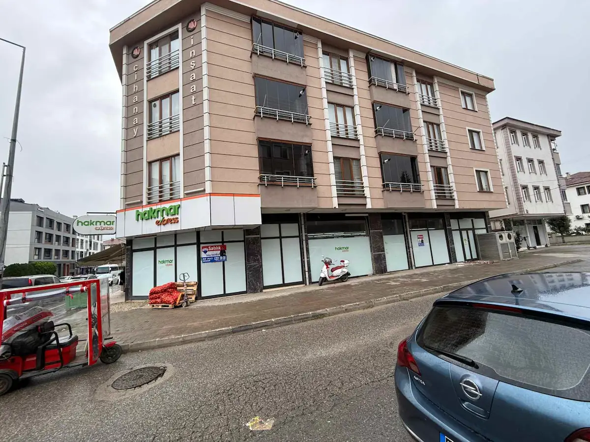 REMAX DESIGN HENDEK MERKEZDE KURUMSAL KİRACILI SATILIK DÜKKAN