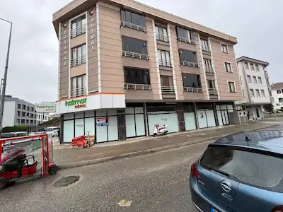 REMAX DESIGN HENDEK MERKEZDE KURUMSAL KİRACILI SATILIK DÜKKAN
