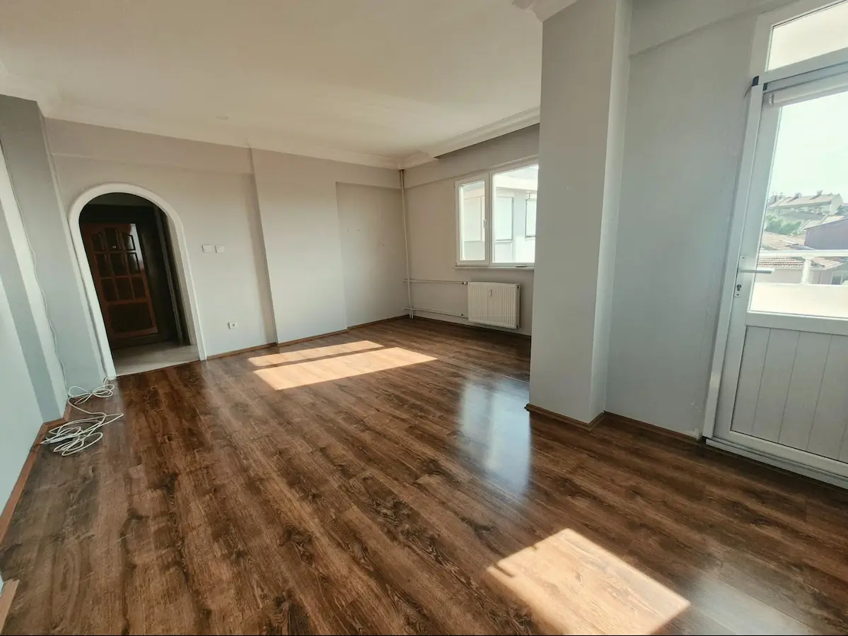 ACIBADEM DOSTLAR SİTESİ’NDE KİRALIK MASRAFSIZ, BALKONLU 2+1 DAİRE 3