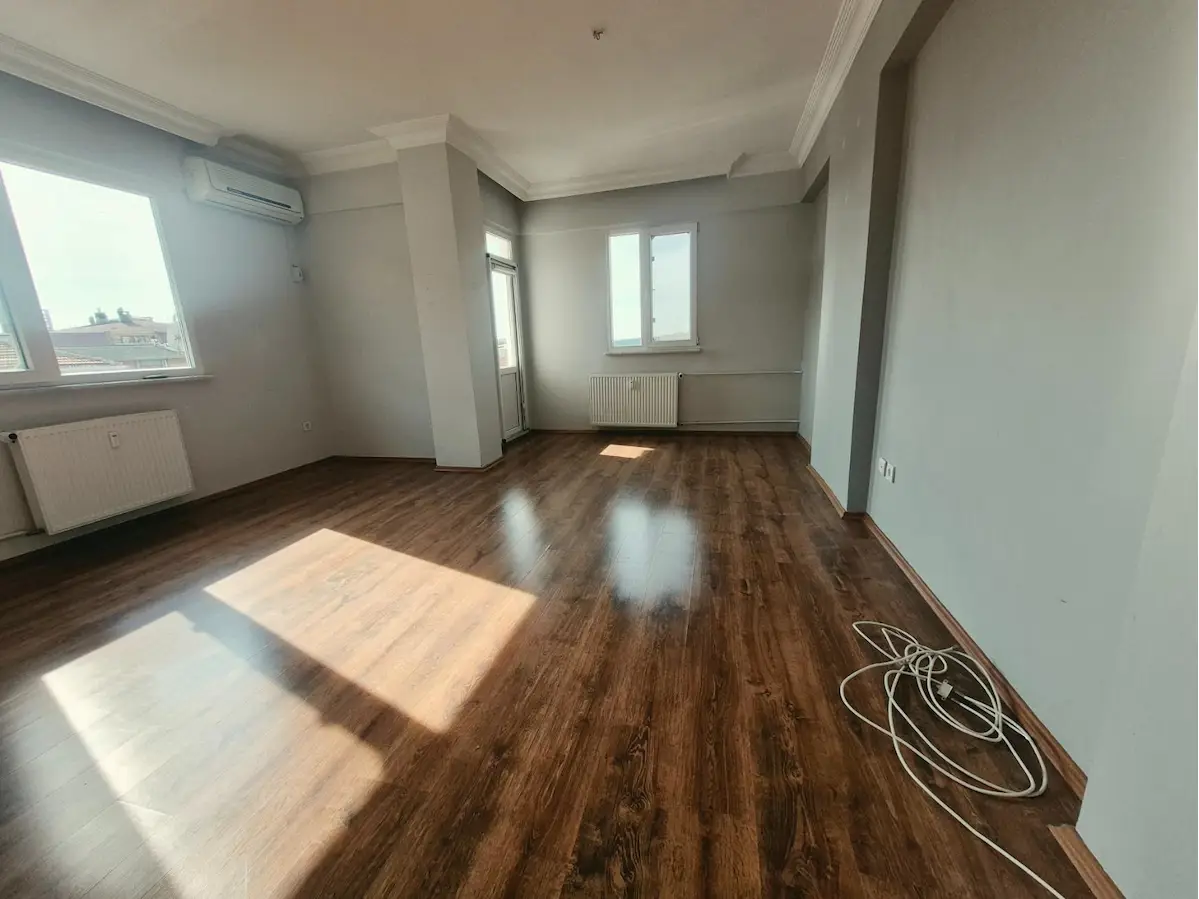 ACIBADEM DOSTLAR SİTESİ’NDE KİRALIK MASRAFSIZ, BALKONLU 2+1 DAİRE
