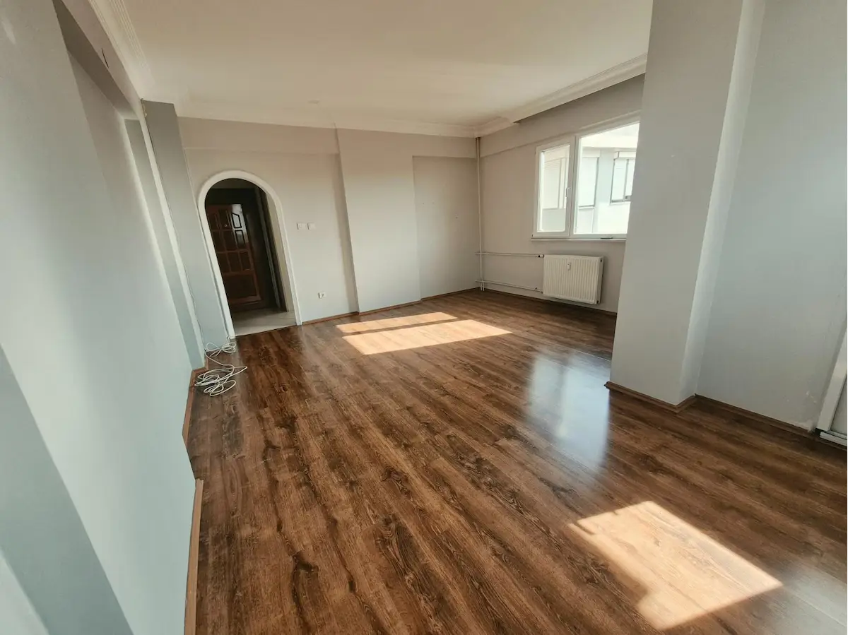 ACIBADEM DOSTLAR SİTESİ’NDE KİRALIK MASRAFSIZ, BALKONLU 2+1 DAİRE 2