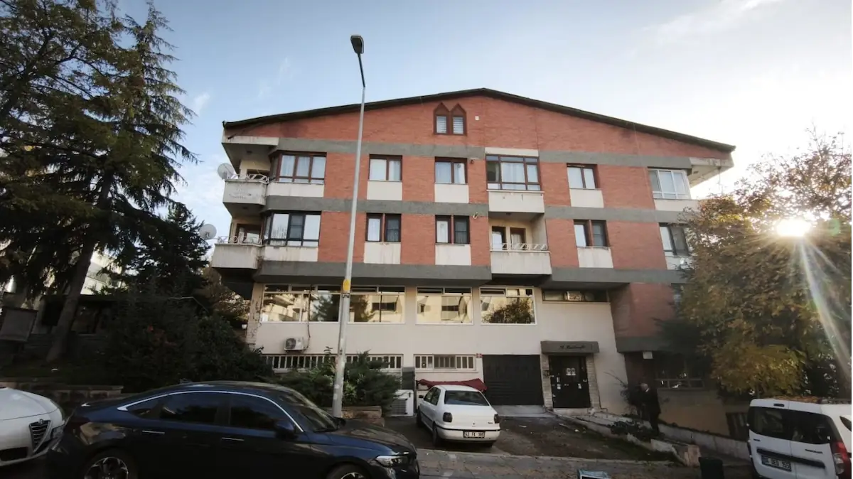 AŞAĞI ÖVEÇLERDE, 1330.CADDEDE, MERKEZİ KONUMDA 2+1 FIRSAT DAİRE