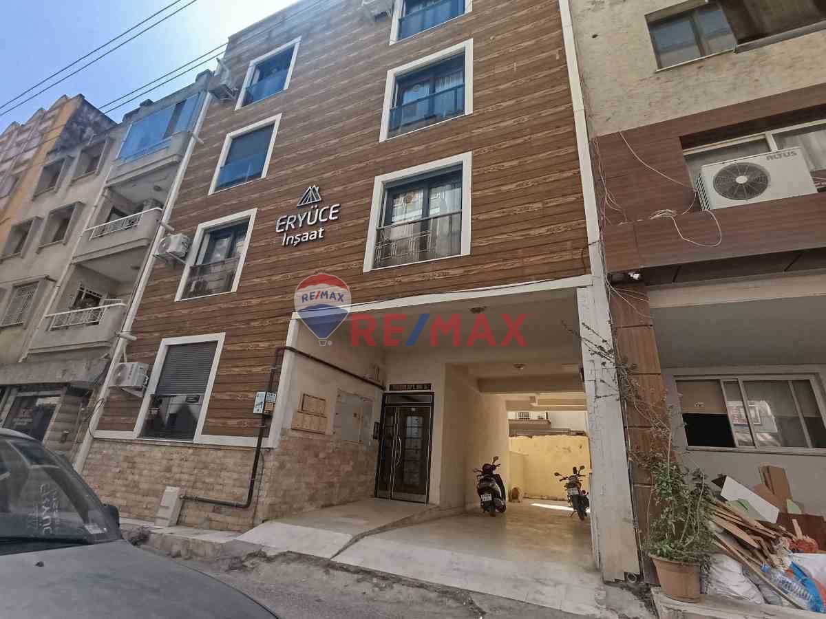 BUCA UFUK MAHALLESIN DE MERKEZI LOKASYON DA 2+1 SATILIK DAIRE