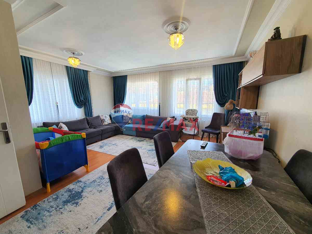 UĞUR MUMCU YATIRIMLIK SITE VE YEŞILLIKLER İÇINDE 3+1 