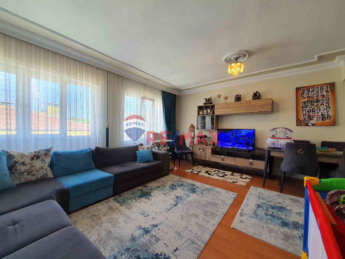 UĞUR MUMCU YATIRIMLIK SITE VE YEŞILLIKLER İÇINDE 3+1 