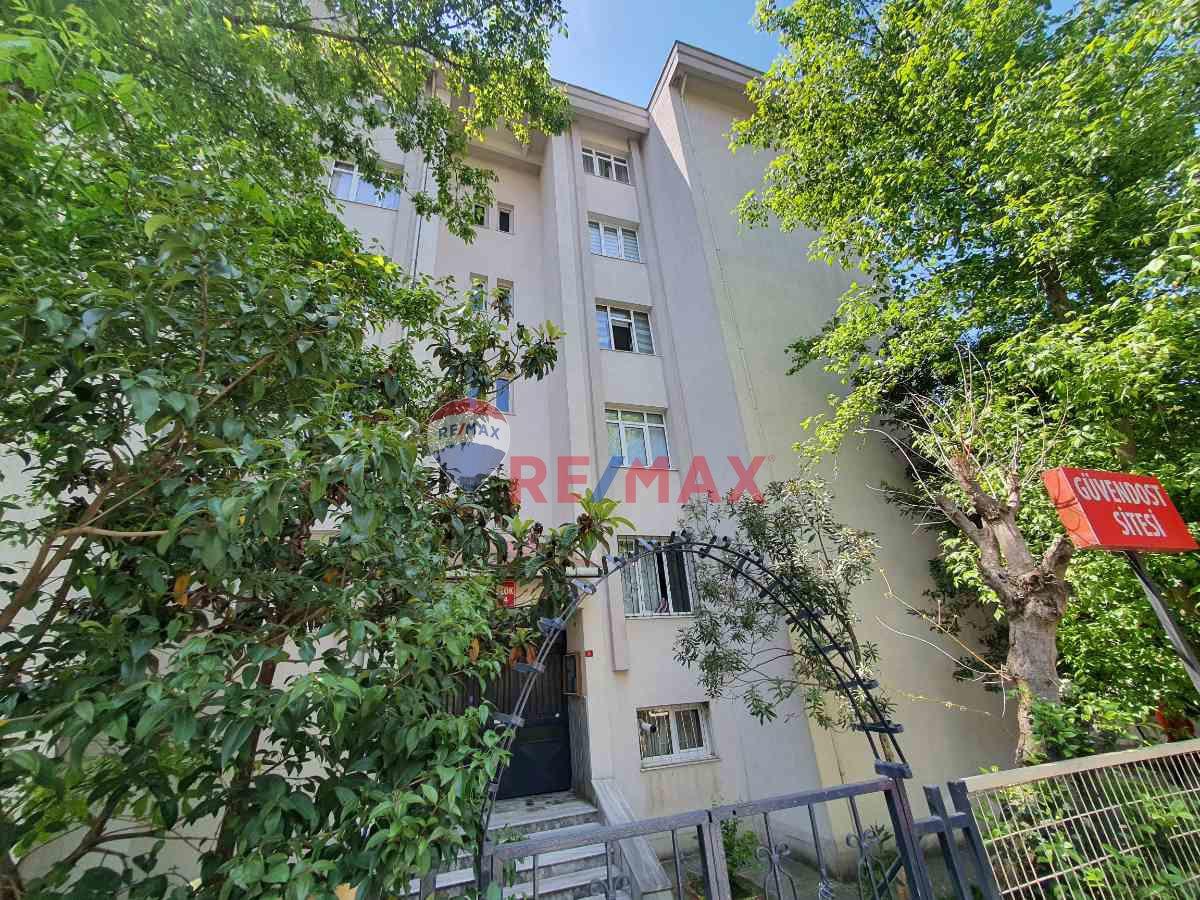 UĞUR MUMCU YATIRIMLIK SITE VE YEŞILLIKLER İÇINDE 3+1 