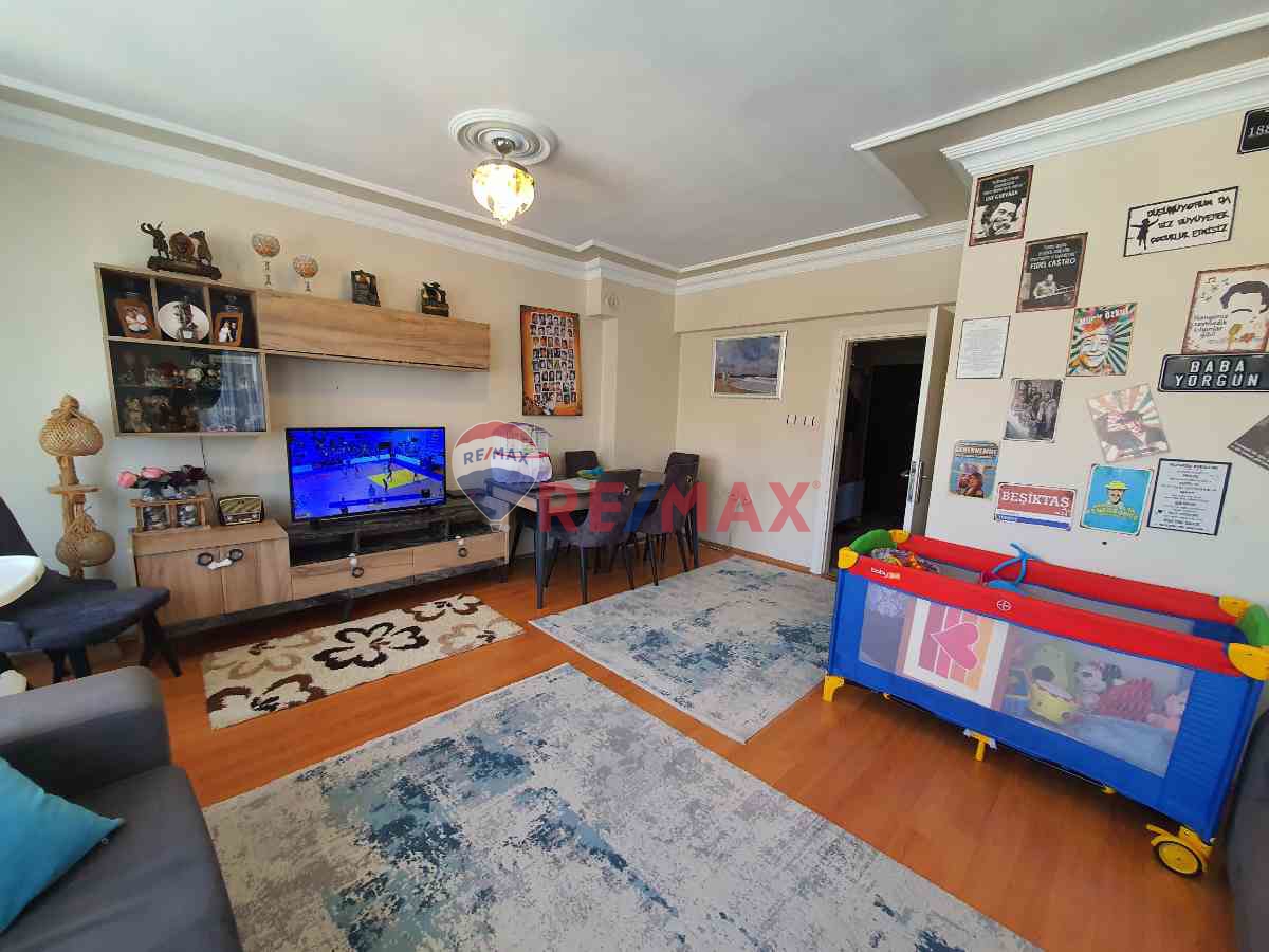 UĞUR MUMCU YATIRIMLIK SITE VE YEŞILLIKLER İÇINDE 3+1 