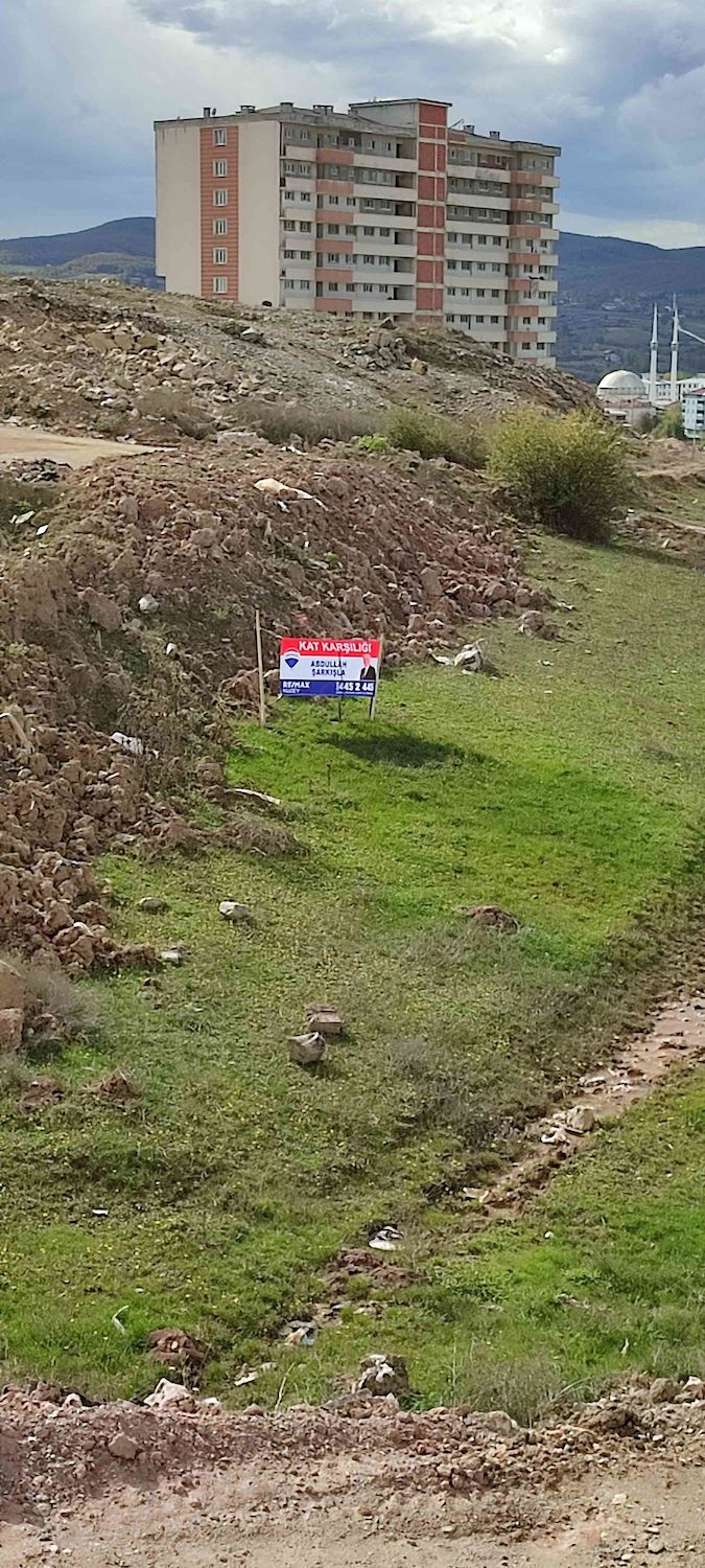 KAVAK MERKEZ DE 6 KATA TİCARİ VE KONUT İMARLI KAT KARŞILIĞI ARSA