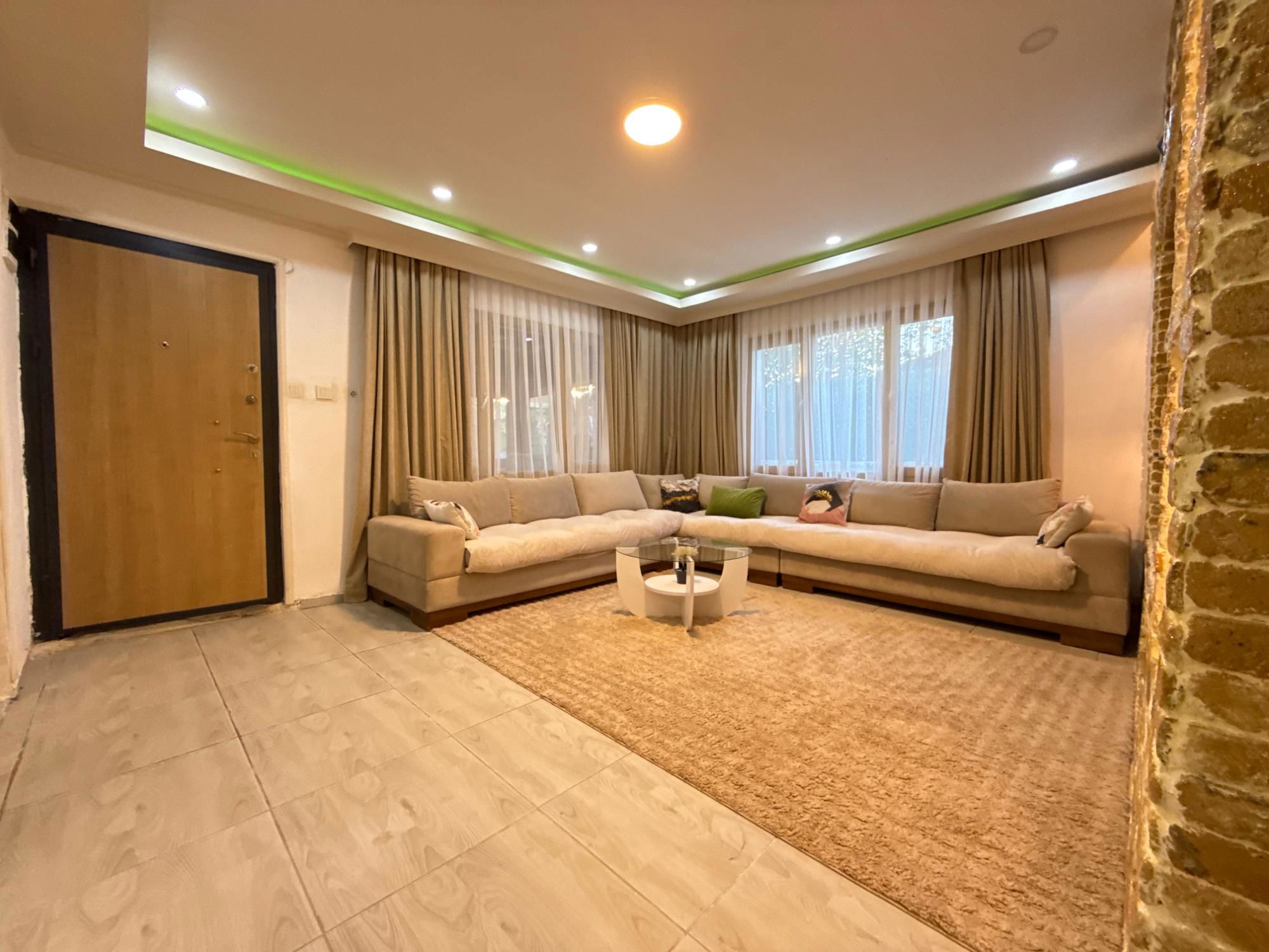 MENDERES GÜMÜLDÜR'DE FULL EŞYALI KIRALIK DAIRE