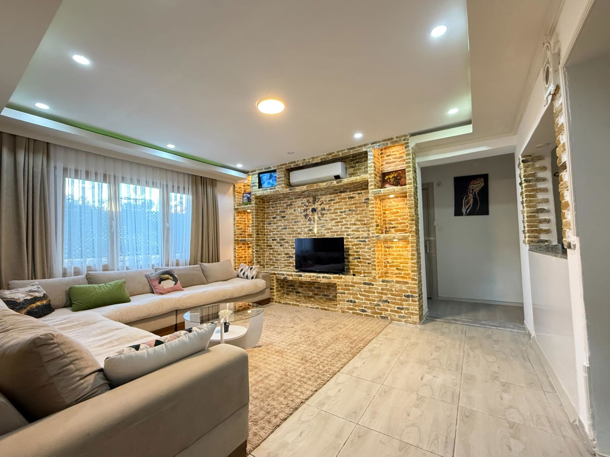 MENDERES GÜMÜLDÜR'DE FULL EŞYALI KIRALIK DAIRE