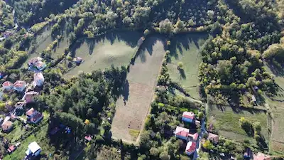 TURIZM BÖLGESINDE,GÖL MANZARALI & ÖZEL YOLU OLAN 9.960 METREKARE
