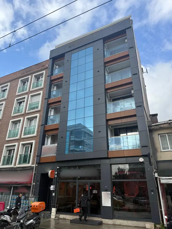 ÇIĞLI ATAŞEHIR TRAMVAY HATTI ÜZERI YENI BINA SATILIK 2+1 DAIRE