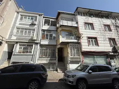 FATİH HIRKA-İ ŞERİF CAMİ YANI SATILIK 2+1 DAİRE