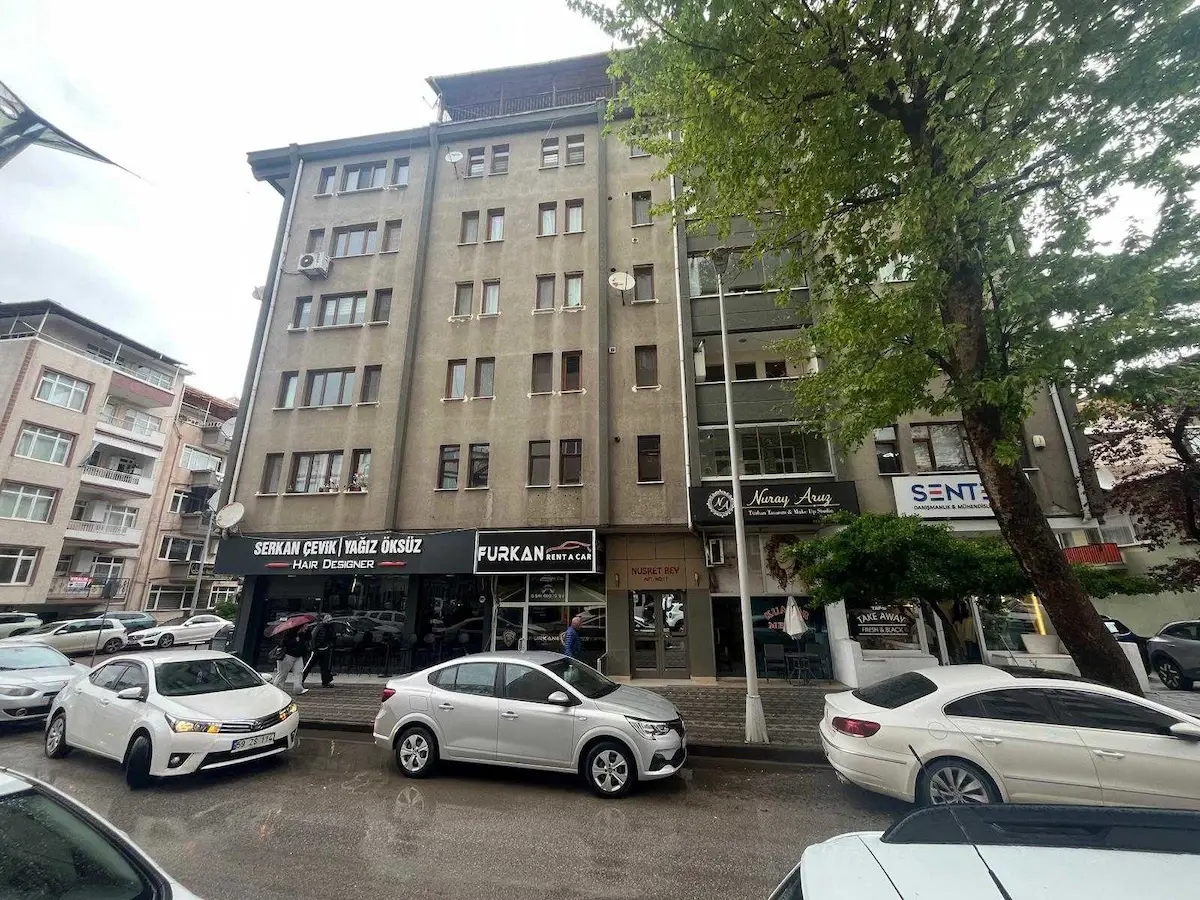 İZMİT KARABAŞ MAHALLESİ ARAKAT ASANSÖRLÜ 150 M2 SATILIK DAİRE