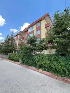 KOSOVA MAHALLESİNDE YEŞİLLİKLER İÇİNDE MÜSTAKİL TADINDA GÜNEY CEPHE 3+1 SATILIK DAİRE 