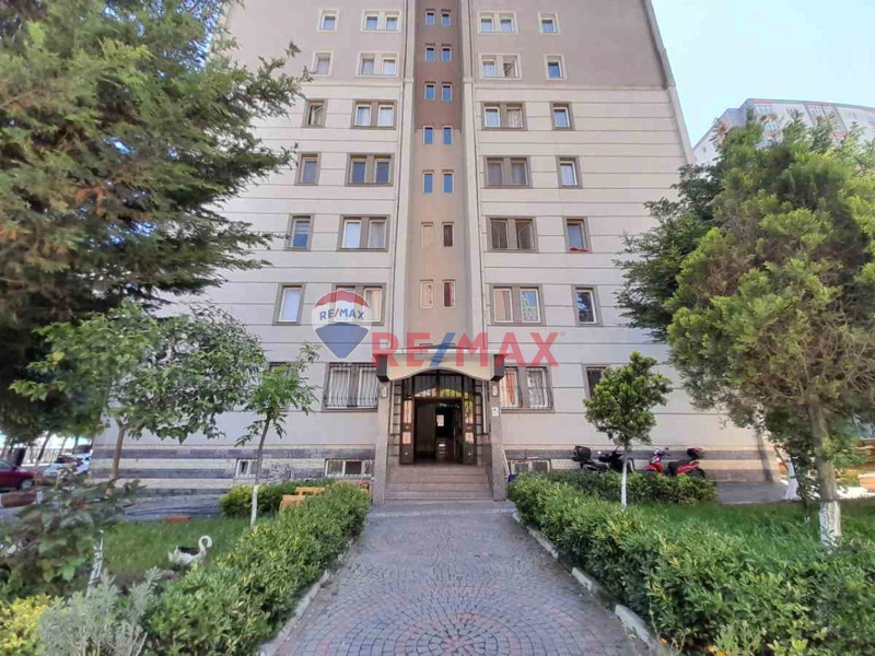 METROBÜS DURAĞINA YAKIN SİTE İÇERİSİNDE 3+1 SATILIK DAİRE
