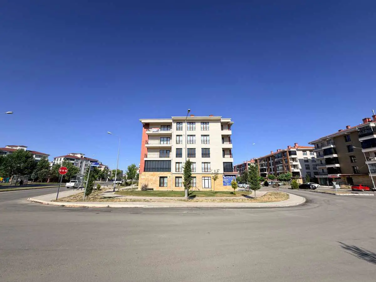 REMAX DOĞU'DAN SÜRSÜRÜ TOKİLERDE FERAH GENİŞ SATILIK 3+1 DAİRE