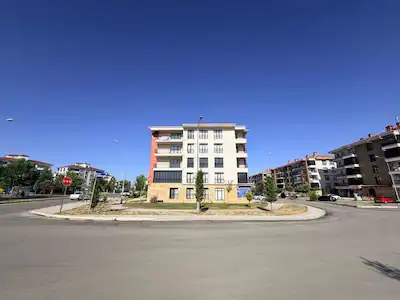 REMAX DOĞU'DAN SÜRSÜRÜ TOKİLERDE FERAH GENİŞ SATILIK 3+1 DAİRE