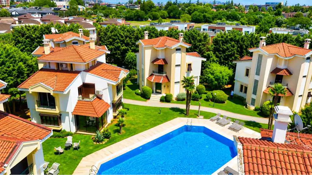 TUZLA'DA HAVUZLU, FULL EŞYALI, BAHÇELİ 4+1 KİRALIK LÜKS VİLLA
